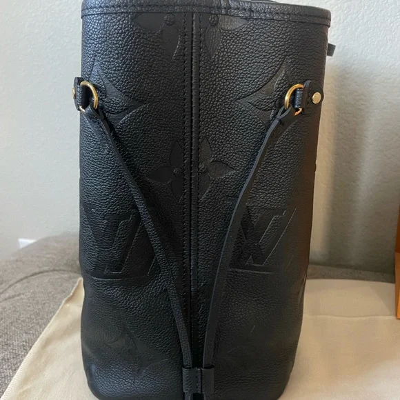 Louis Vuitton Black neverfull tote - Picture 4 of 8